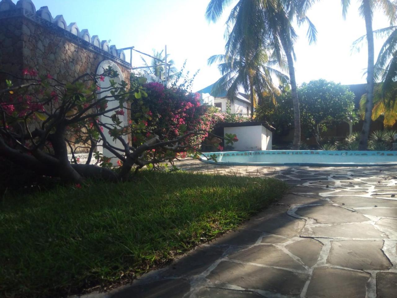 Pashmina House Bed & Breakfast Watamu Exterior photo